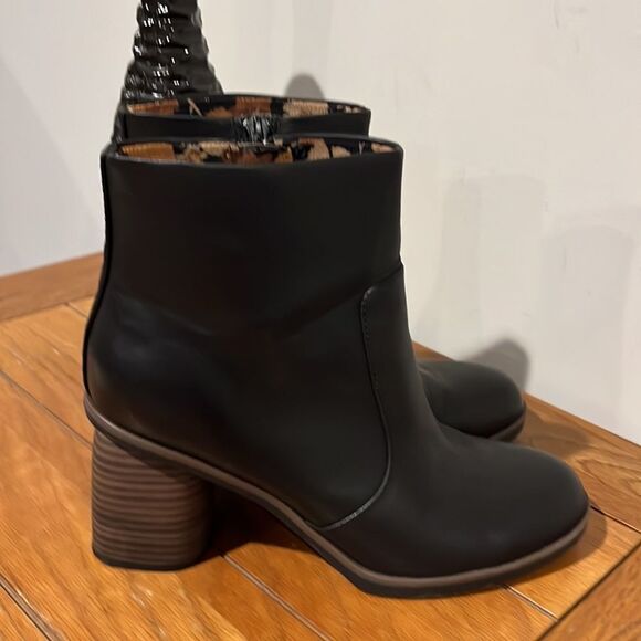 EUC Kork-Ease Block Heel Destiny Bootie Size 9. - Picture 2 of 9